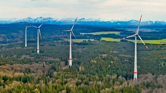 Windräder im Grünen
